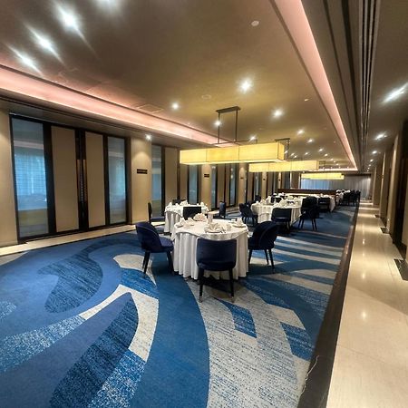 Marco Polo Plaza Cebu Hotel Bagian luar foto The interior of the hotel