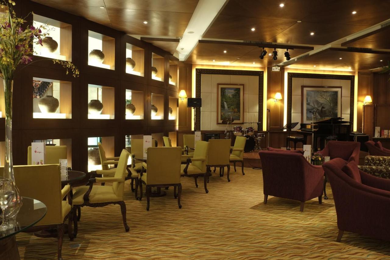 Marco Polo Plaza Cebu Hotel Bagian luar foto The lounge at the airport
