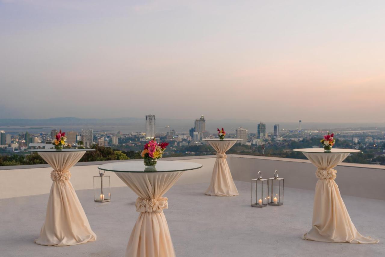 Marco Polo Plaza Cebu Hotel Bagian luar foto The View