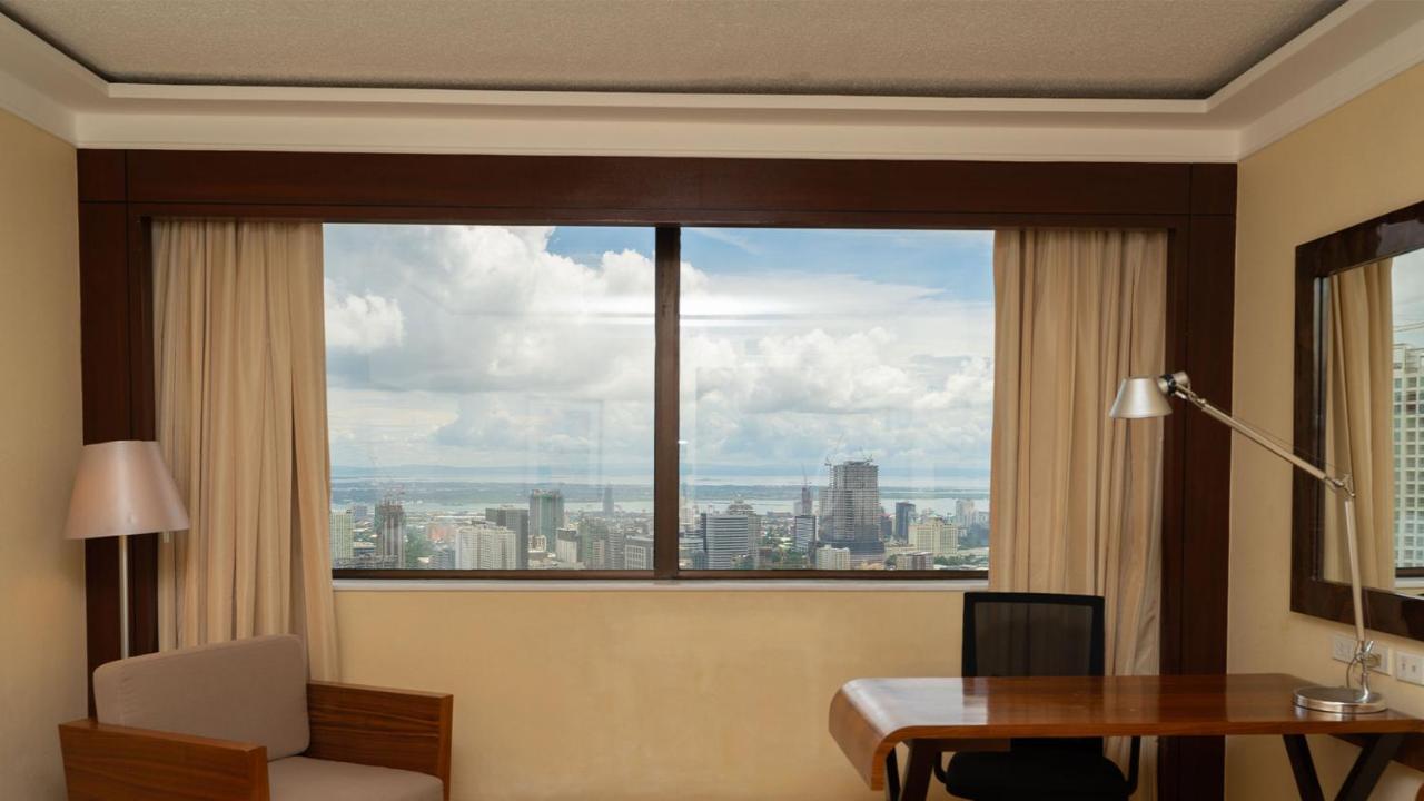 Marco Polo Plaza Cebu Hotel Bagian luar foto A window