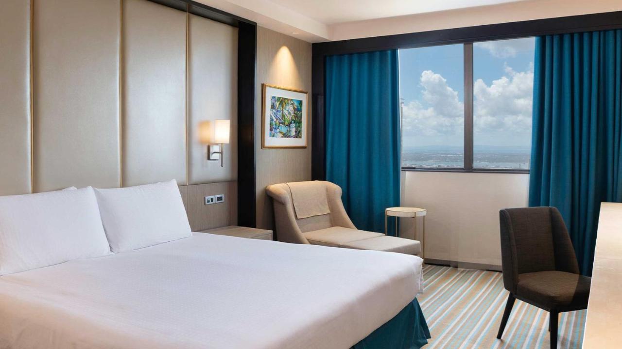 Marco Polo Plaza Cebu Hotel Bagian luar foto A room at the hotel