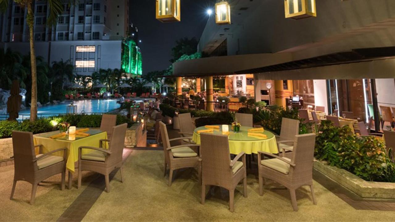 Marco Polo Plaza Cebu Hotel Bagian luar foto The Pool Bar