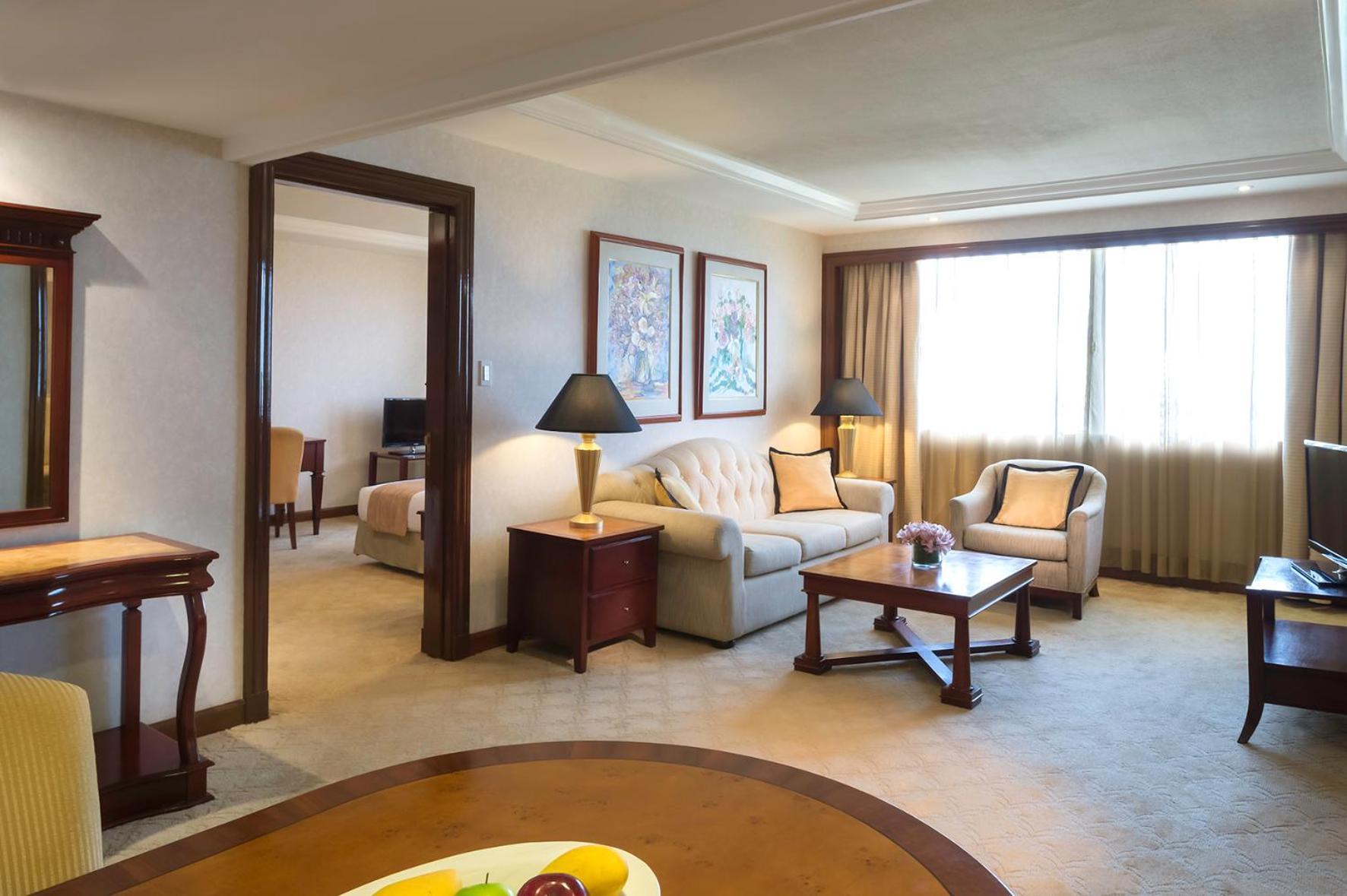 Marco Polo Plaza Cebu Hotel Bagian luar foto A suite at the hotel