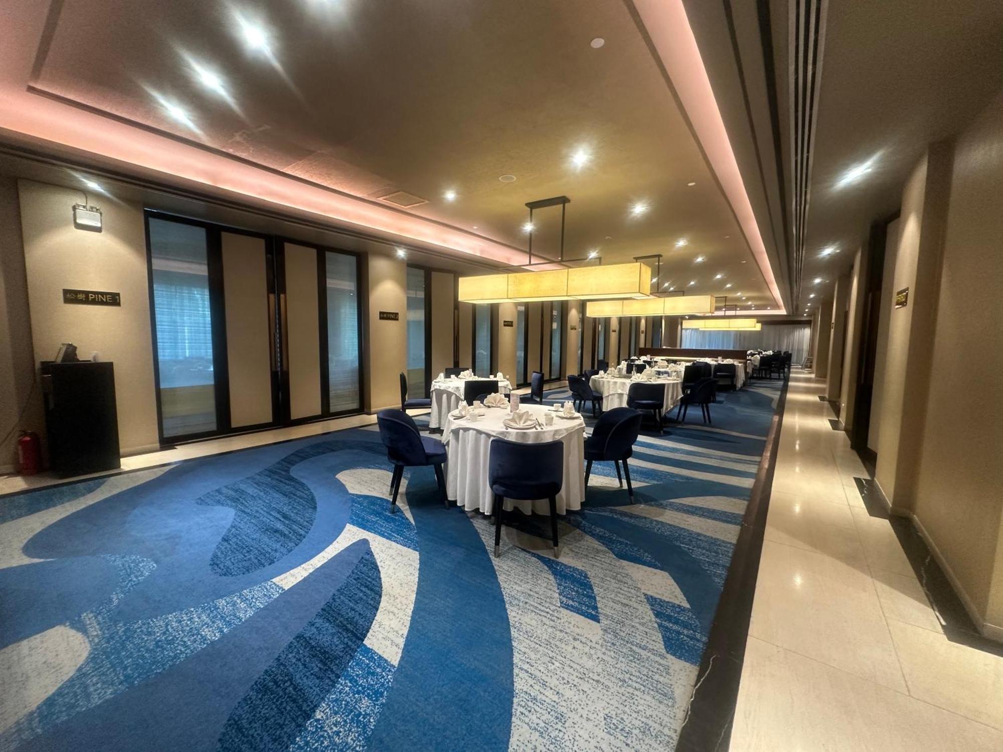 Marco Polo Plaza Cebu Hotel Bagian luar foto The interior of the hotel