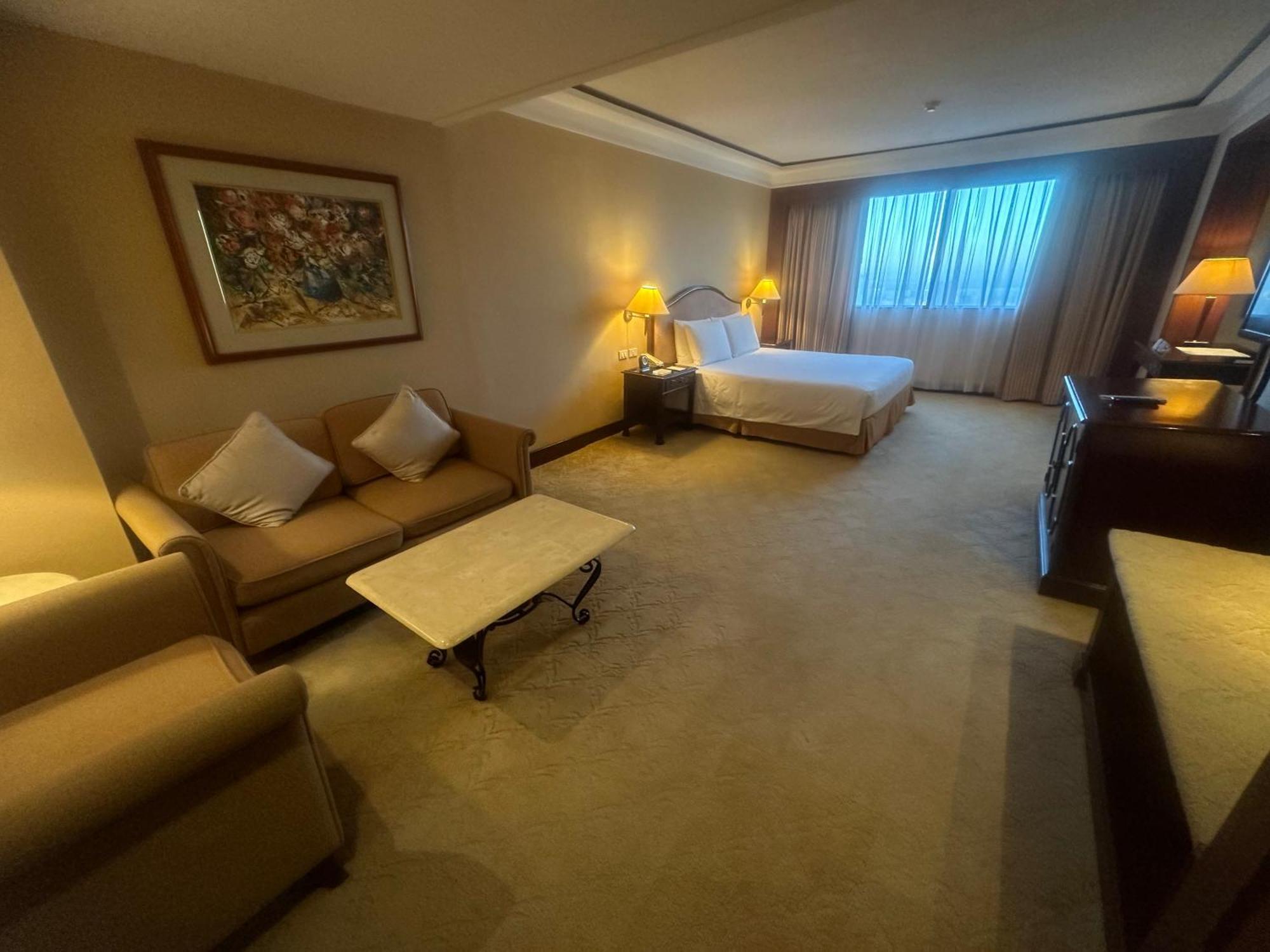 Marco Polo Plaza Cebu Hotel Bagian luar foto A suite at the hotel