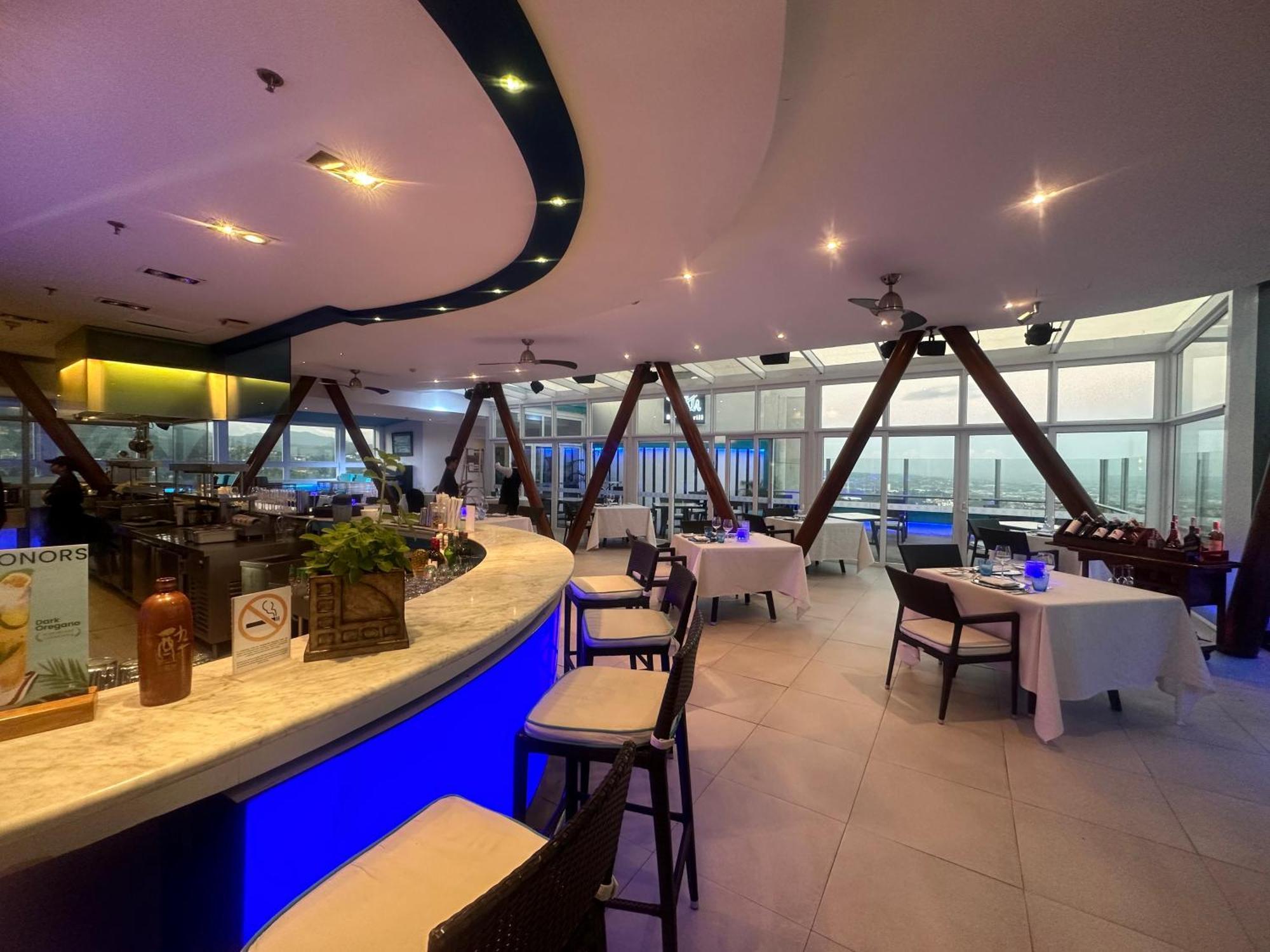 Marco Polo Plaza Cebu Hotel Bagian luar foto The interior of the restaurant