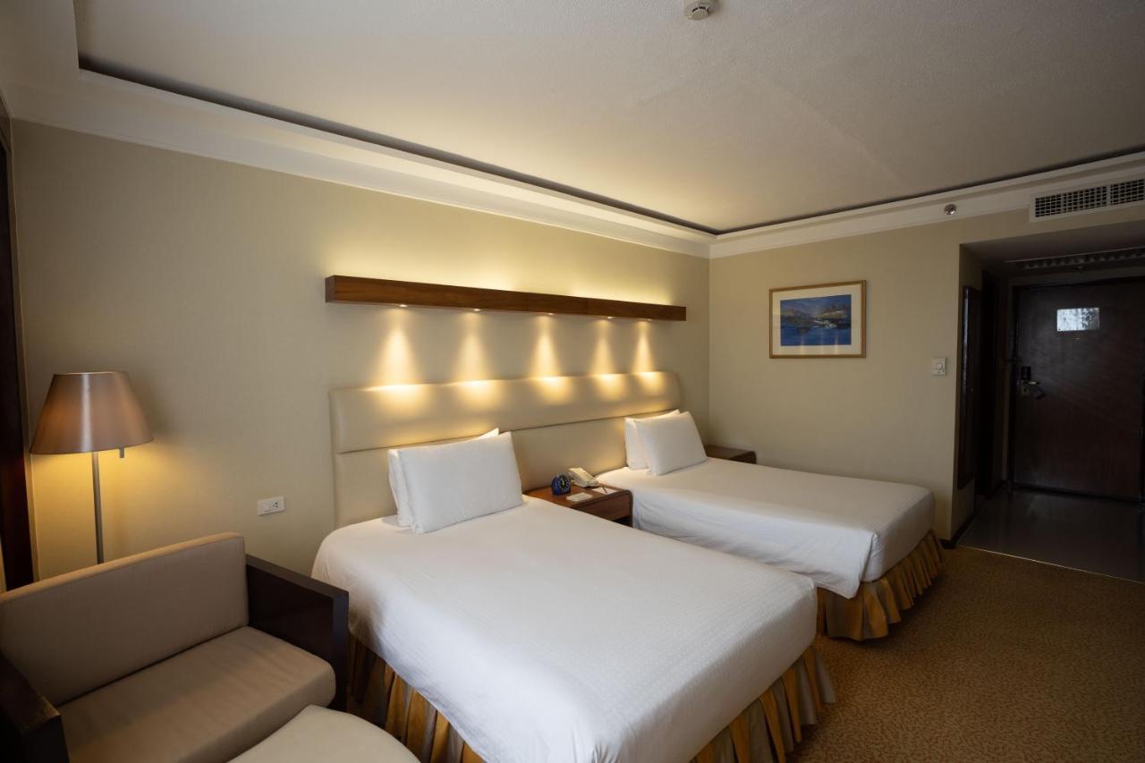 Marco Polo Plaza Cebu Hotel Bagian luar foto A room at the hotel