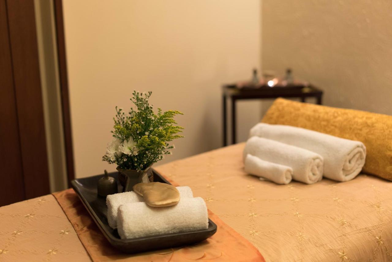 Marco Polo Plaza Cebu Hotel Bagian luar foto A massage room at a spa