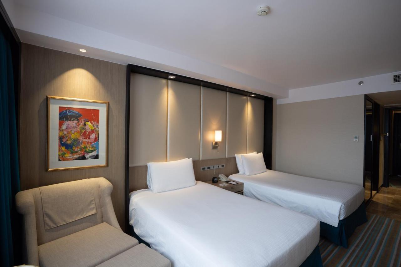 Marco Polo Plaza Cebu Hotel Bagian luar foto A room at the hotel