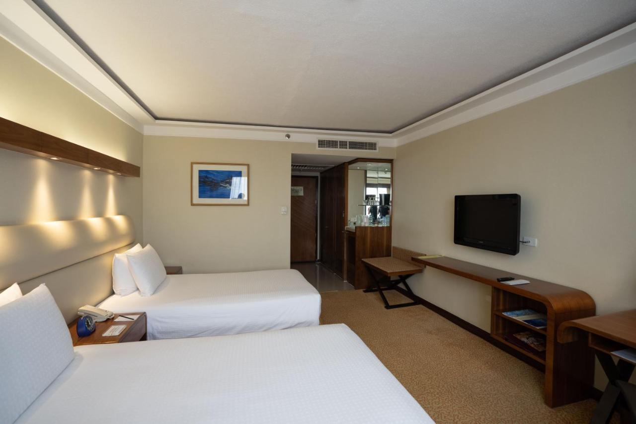 Marco Polo Plaza Cebu Hotel Bagian luar foto A room at the hotel